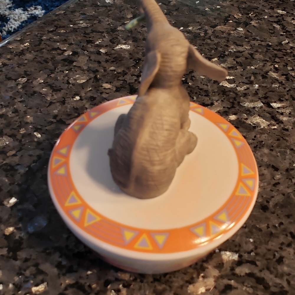 Lenox baby elephant music Box - Picture 7 of 17